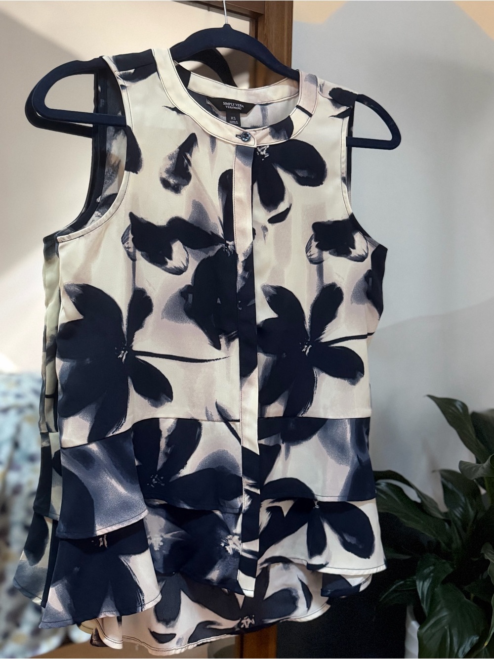 Simply Vera - Vera Wang Floral flounce Shirt Simply Vera Vera Wang -like new